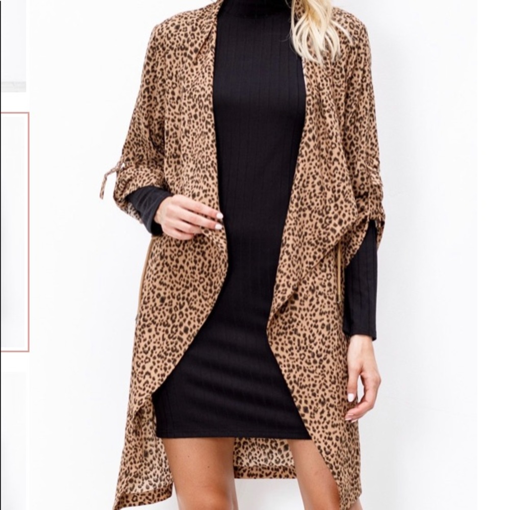 Beautiful light weight leopard jacket. Size small.